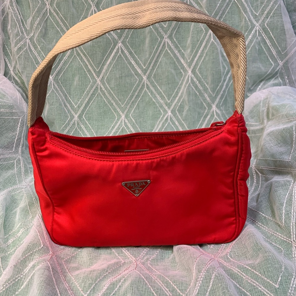 Authentic vintage prada nylon bag in cherry red - Picture 2 of 16